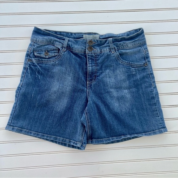 Artisan Crafted stretch Jean shorts Size 14 - Picture 1 of 10